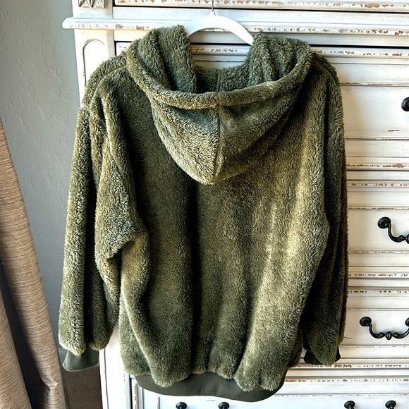 Women’s super soft quarter zip, hooded fleece sweatshirt. Size XL. NWOT. - Picture 3 of 3